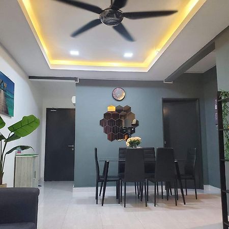 クアラ・トレンガヌCasa Inderaloka Pantai Batu Burukアパートメント エクステリア 写真