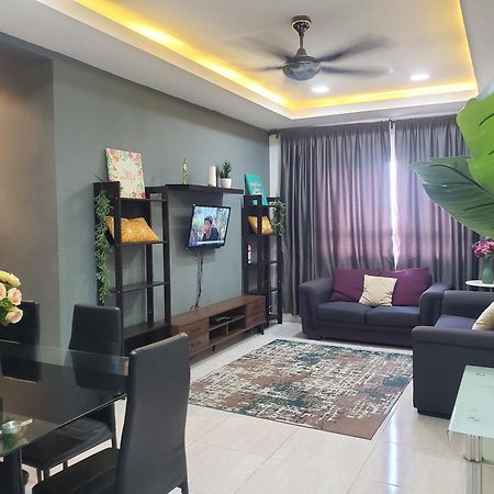 クアラ・トレンガヌCasa Inderaloka Pantai Batu Burukアパートメント エクステリア 写真